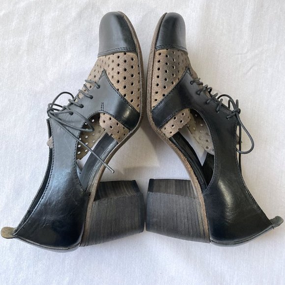🎉 Gorgeous Italian RETRO VIBE Lace Up Oxford Heels in box Cap Toe 2 TONE US 8.5 - Picture 7 of 11